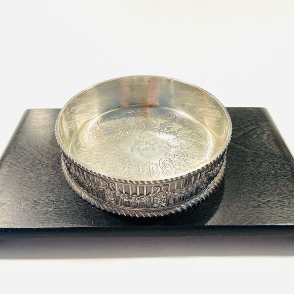 Silver Plated Wine Bottle Coaster Lion Center Medallion Floral Design - Picture 1 of 11